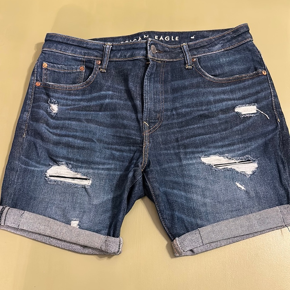 American Eagle Mens Airflex Distressed Mens Denim Shorts. Size 34